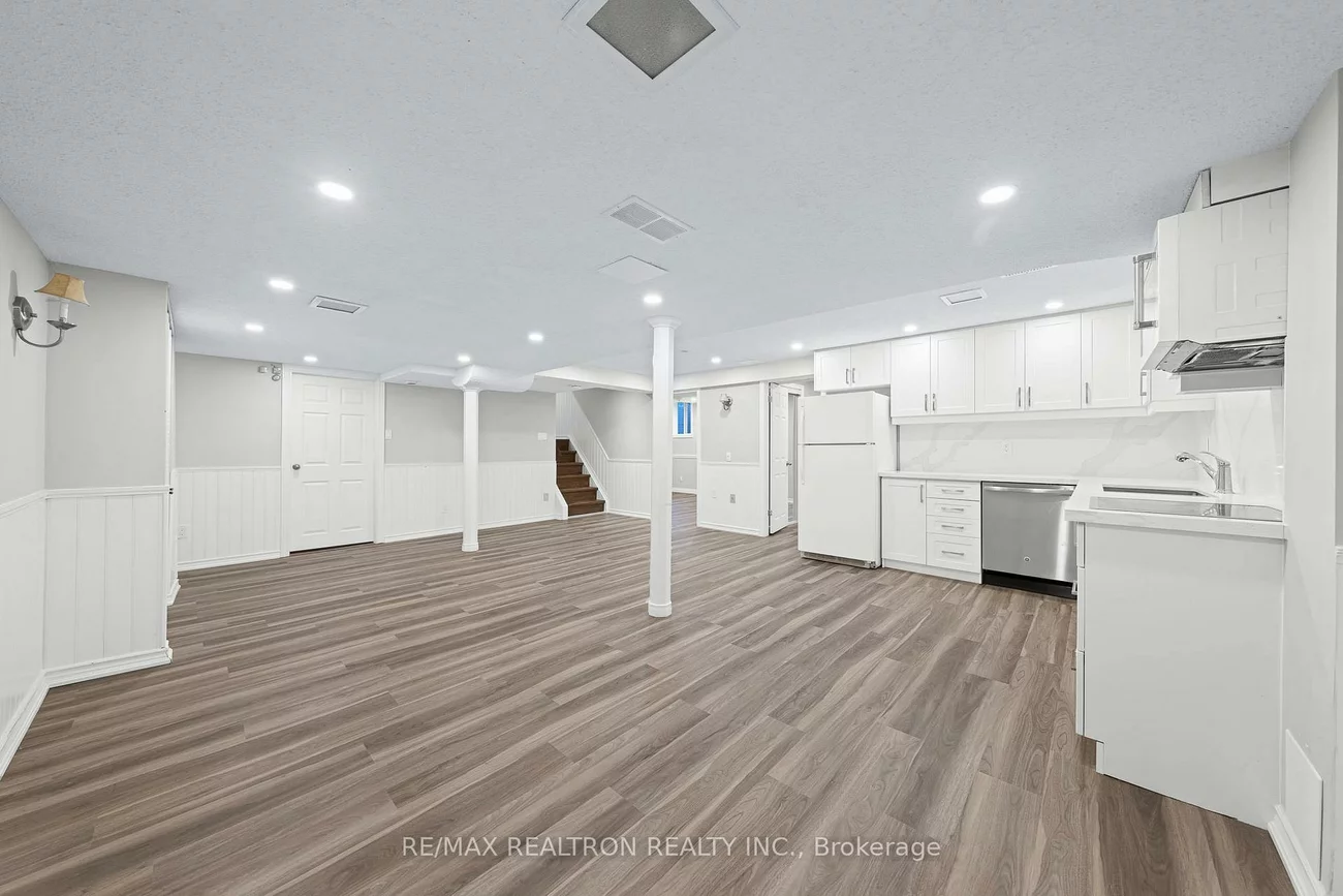 162, Walton, Aurora Village, Aurora