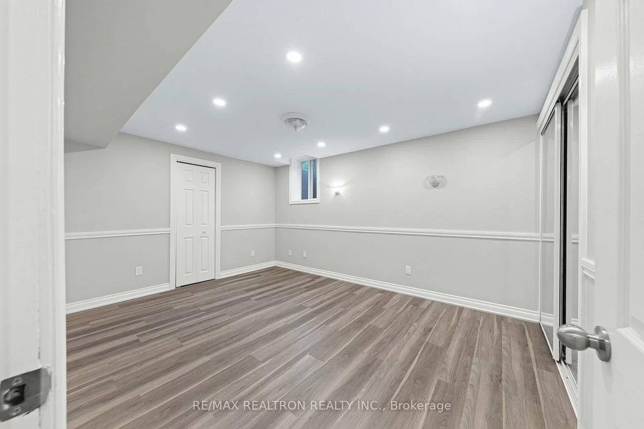 162, Walton, Aurora Village, Aurora