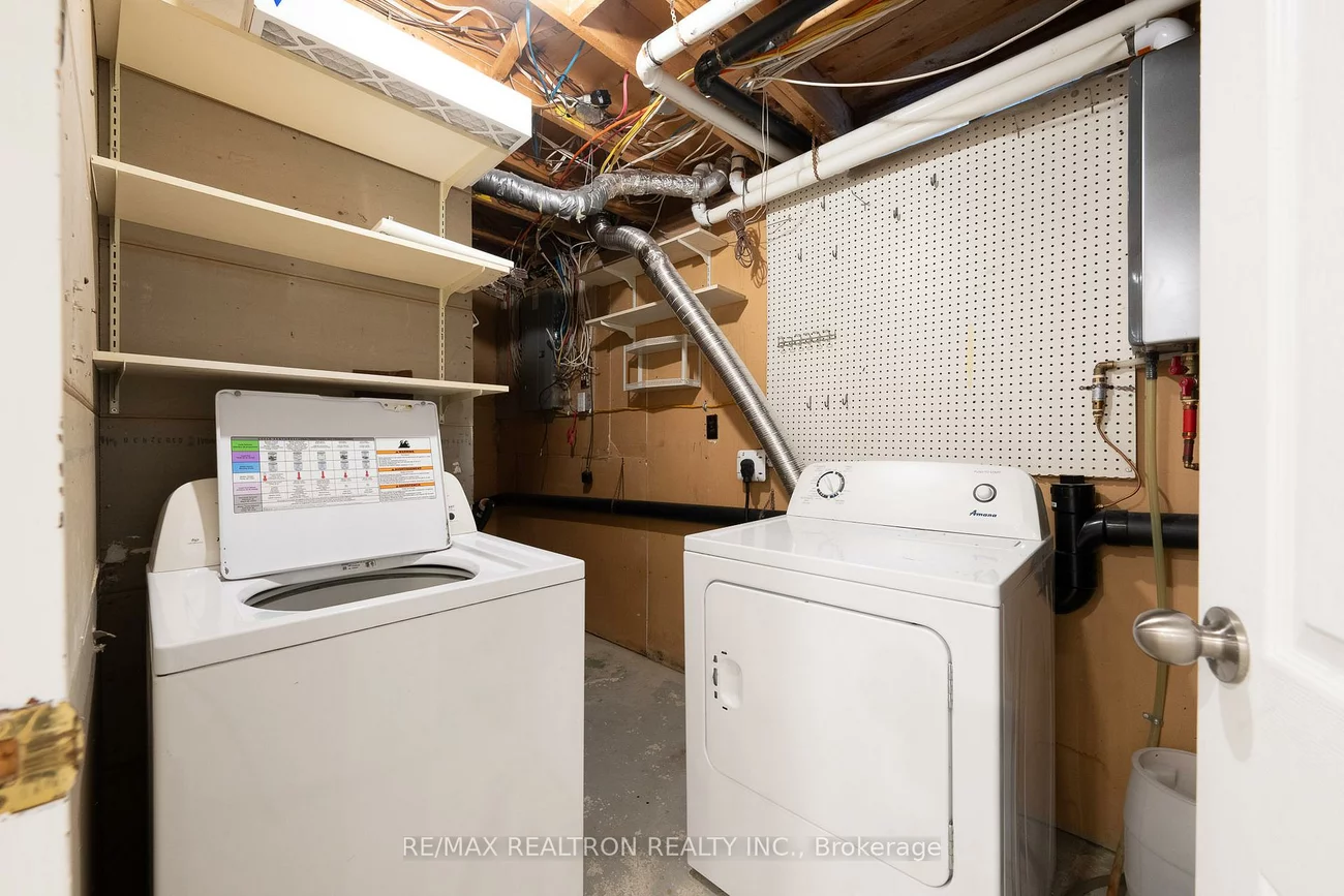 162, Walton, Aurora Village, Aurora