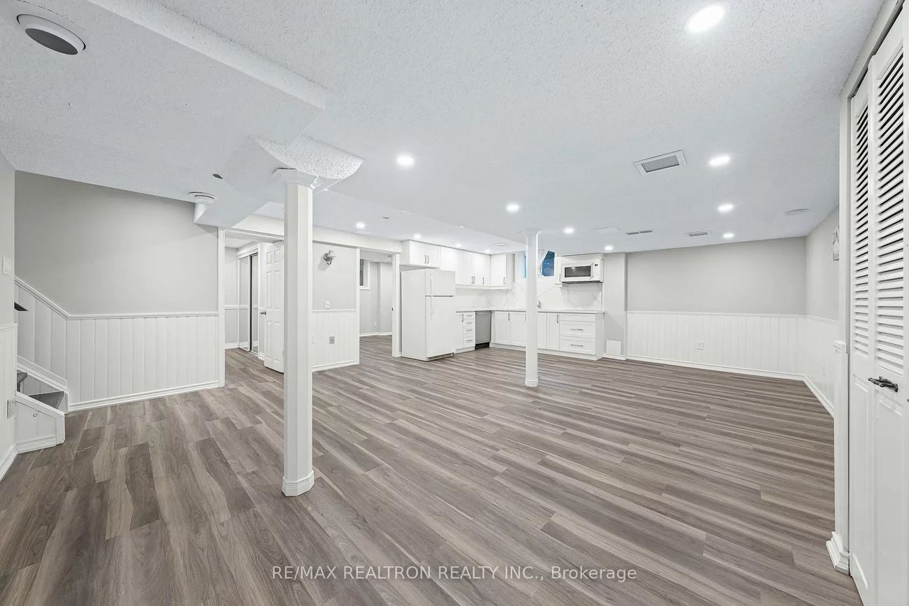 162, Walton, Aurora Village, Aurora