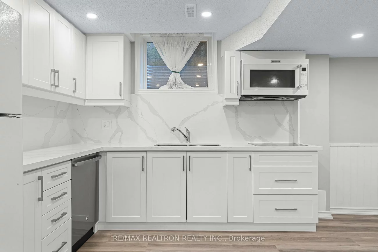 162, Walton, Aurora Village, Aurora