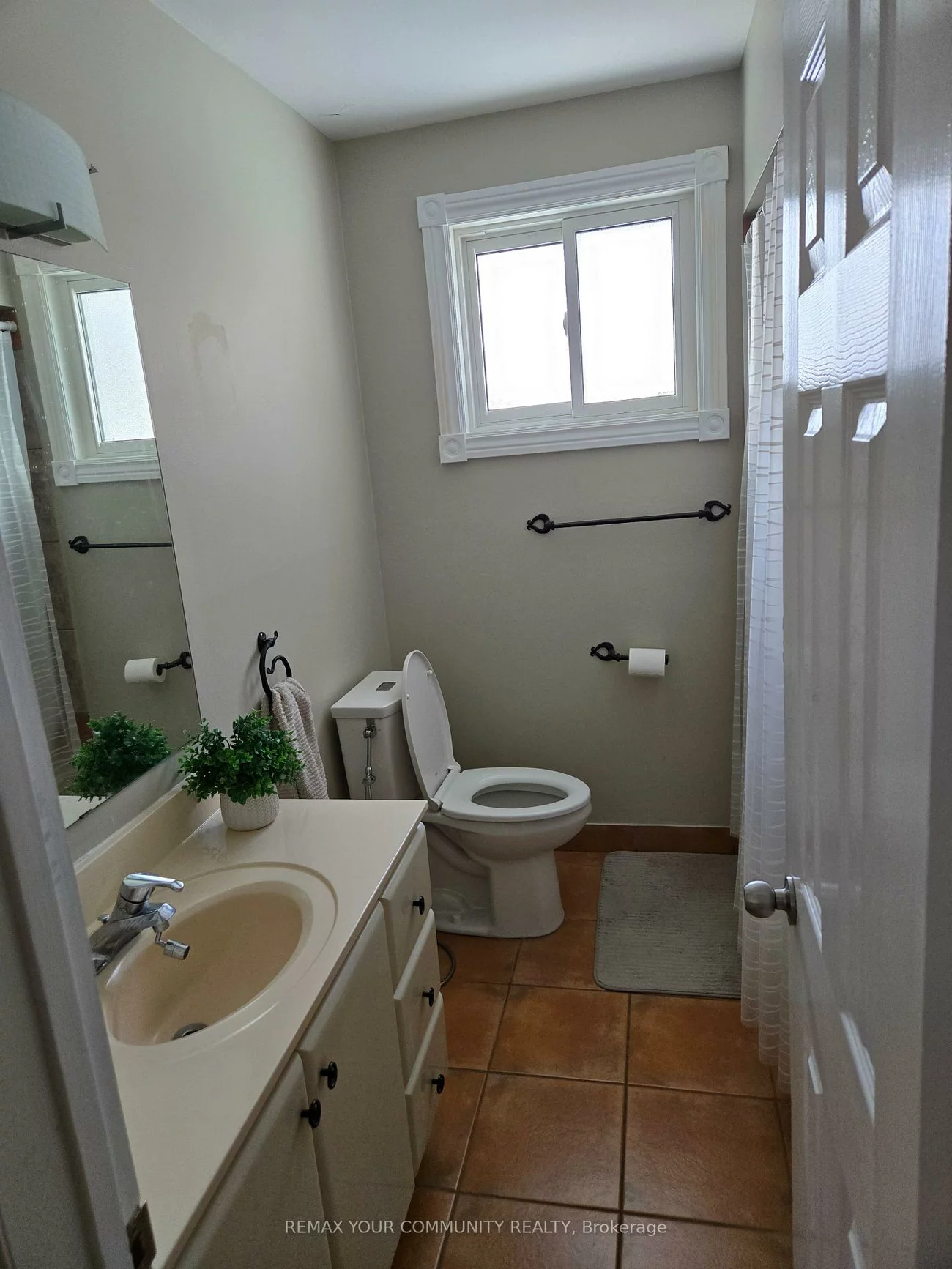 18, Collins, Aurora Heights, Aurora