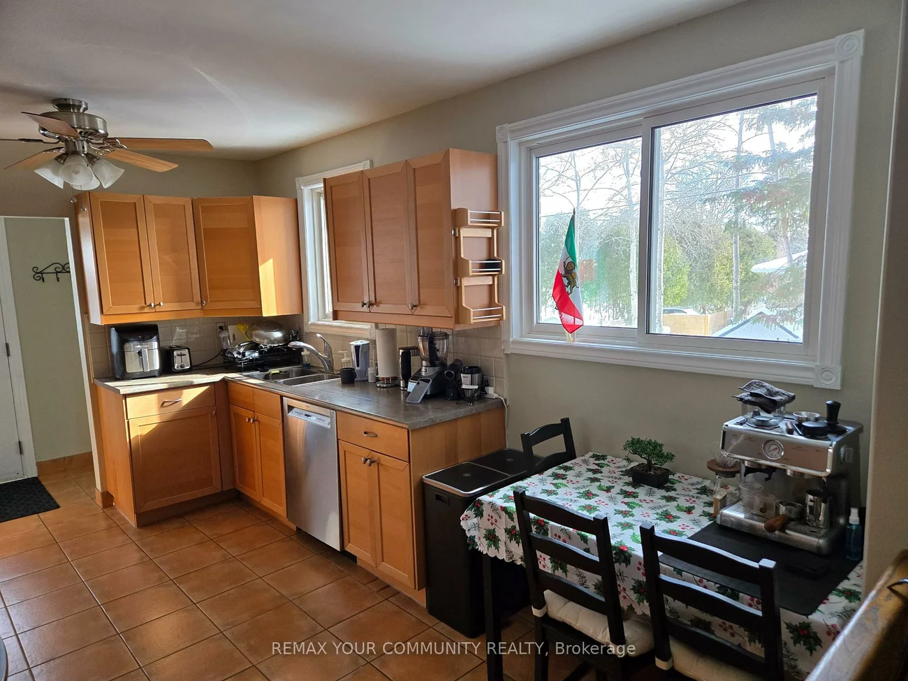 18, Collins, Aurora Heights, Aurora