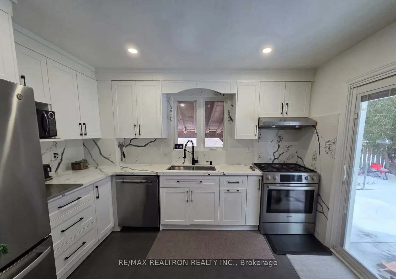 23, Glass dr (Upper Unit), Aurora Highlands, Aurora