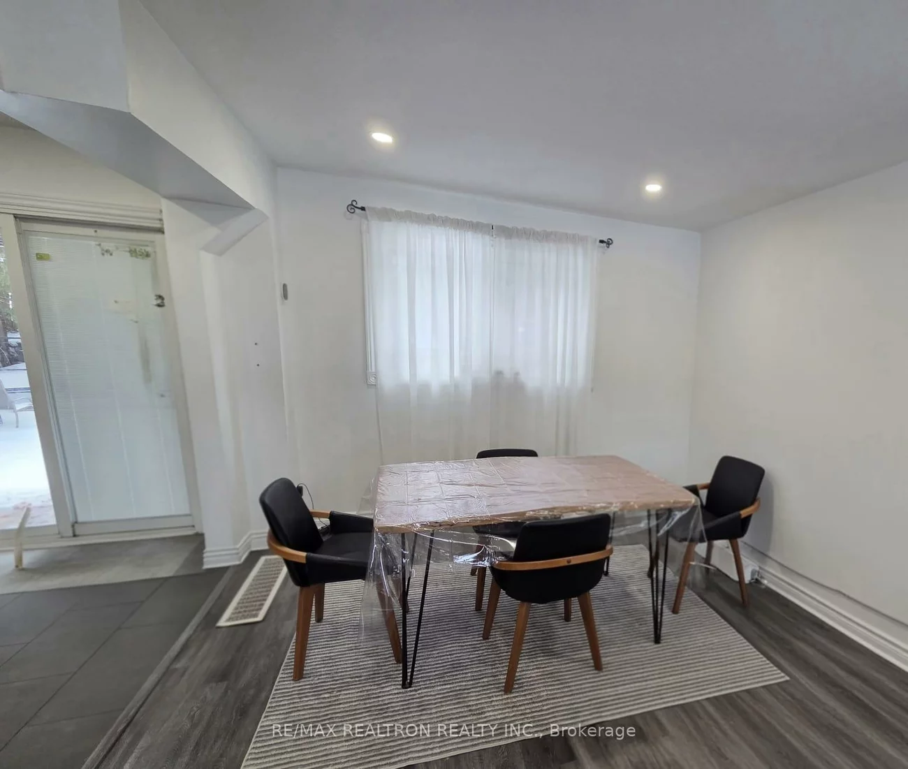 23, Glass dr (Upper Unit), Aurora Highlands, Aurora