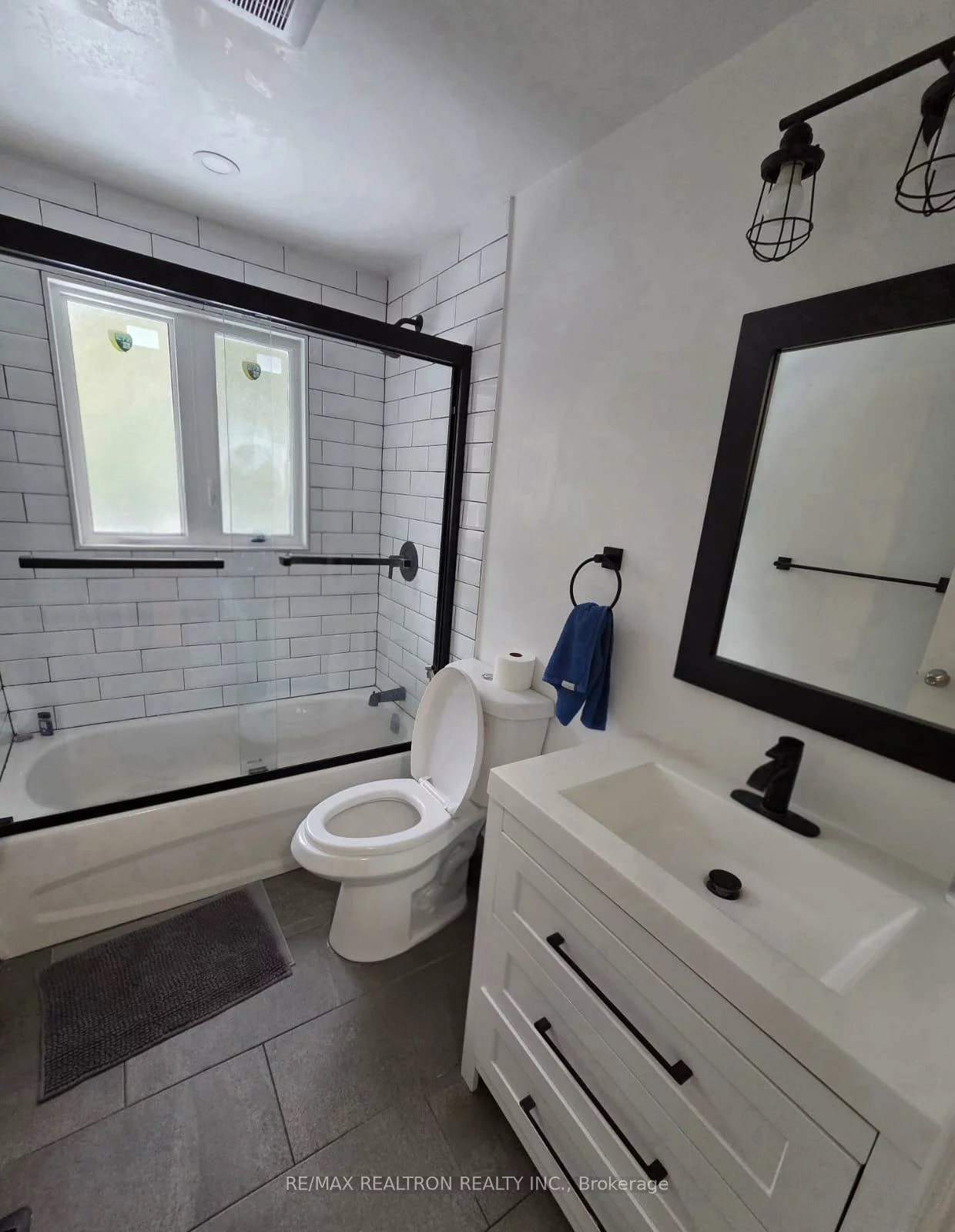 23, Glass dr (Upper Unit), Aurora Highlands, Aurora