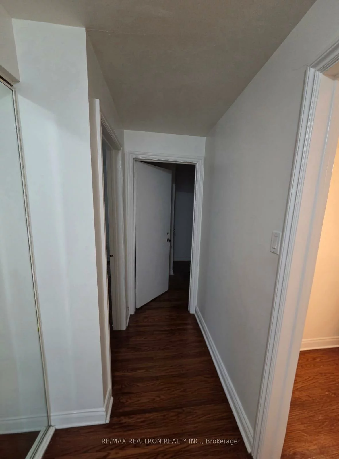 23, Glass dr (Upper Unit), Aurora Highlands, Aurora