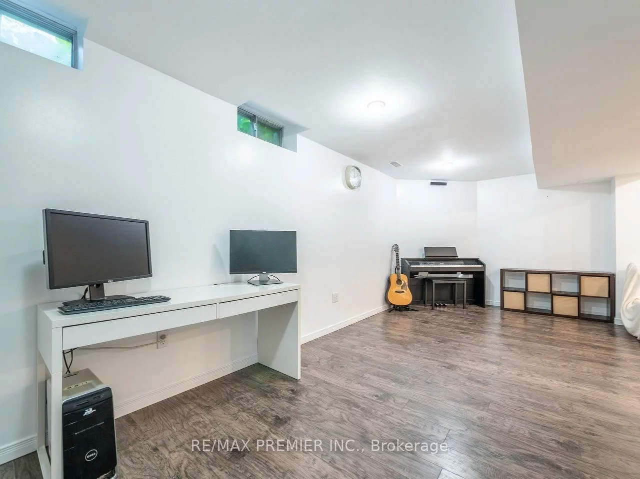 39, Ross Linton, Aurora Highlands, Aurora