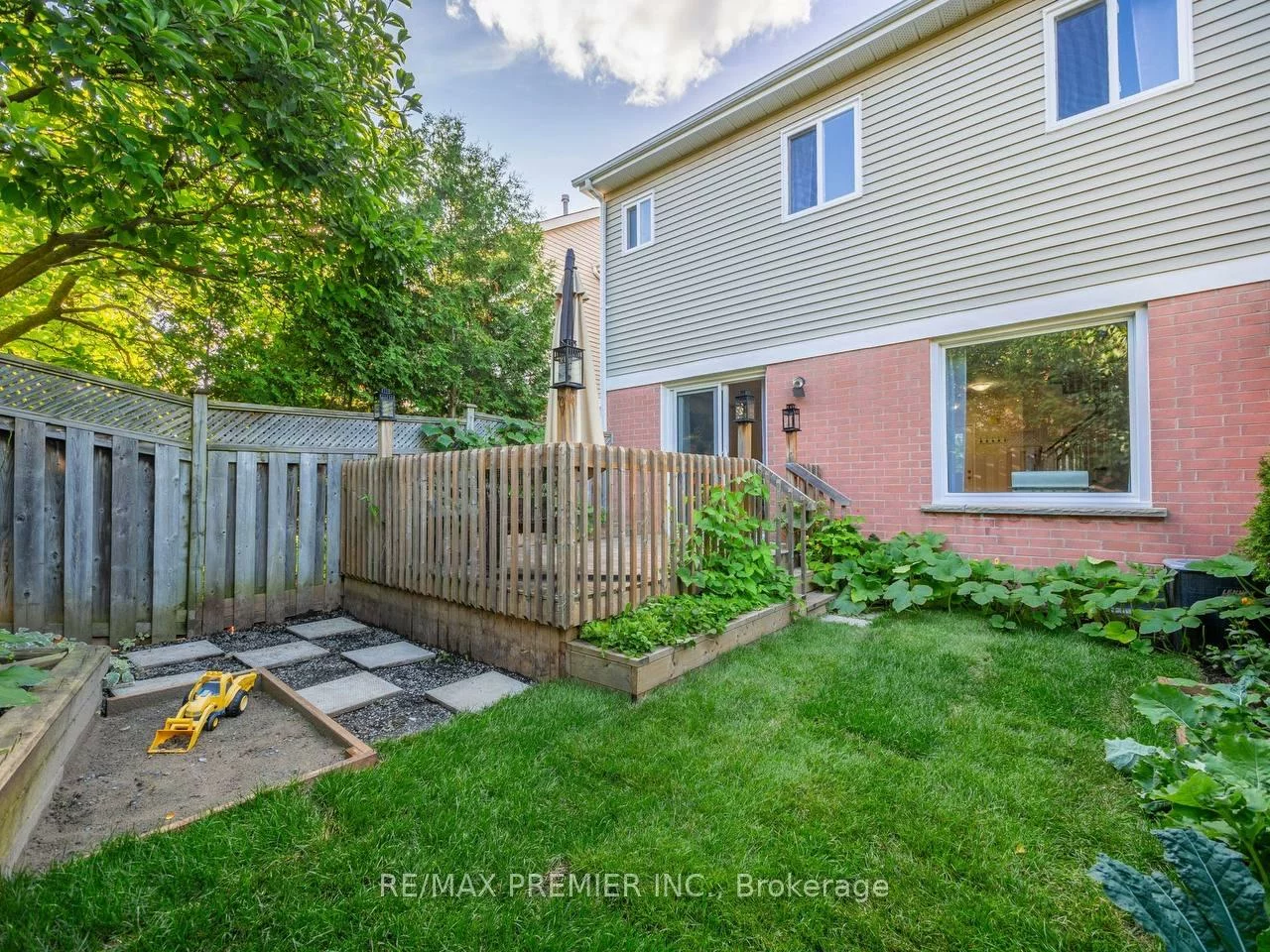 39, Ross Linton, Aurora Highlands, Aurora