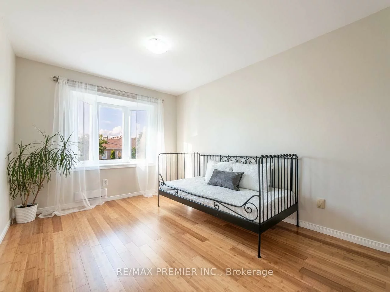 39, Ross Linton, Aurora Highlands, Aurora