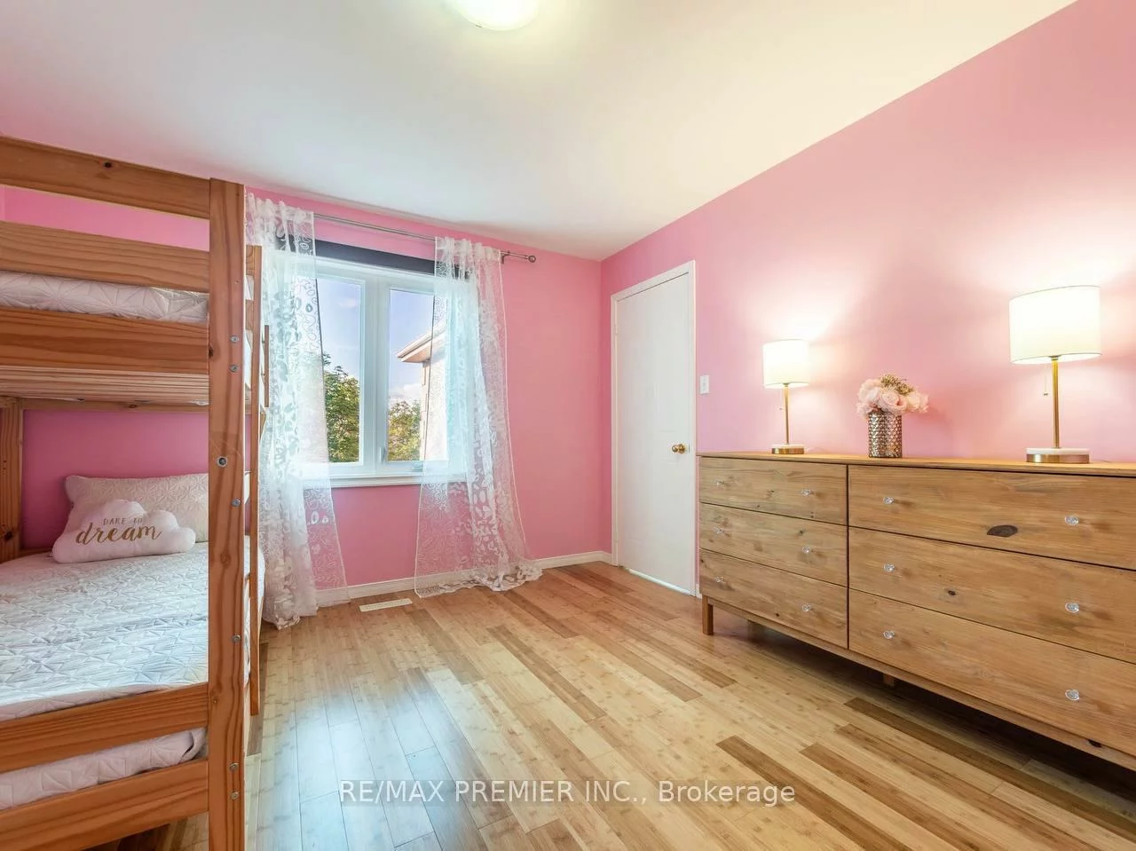 39, Ross Linton, Aurora Highlands, Aurora