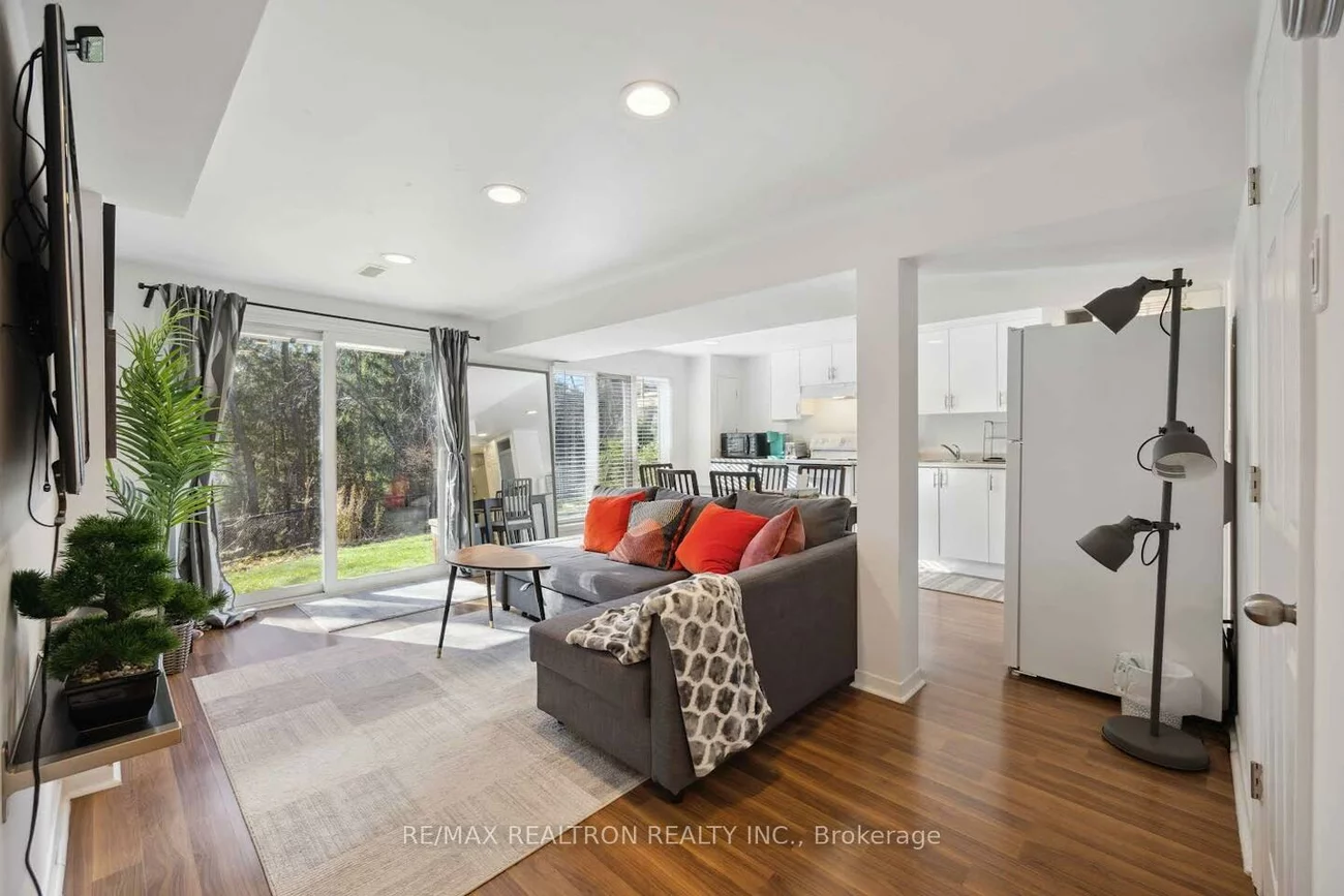 35, Hammond (Bsmt), Aurora Heights, Aurora