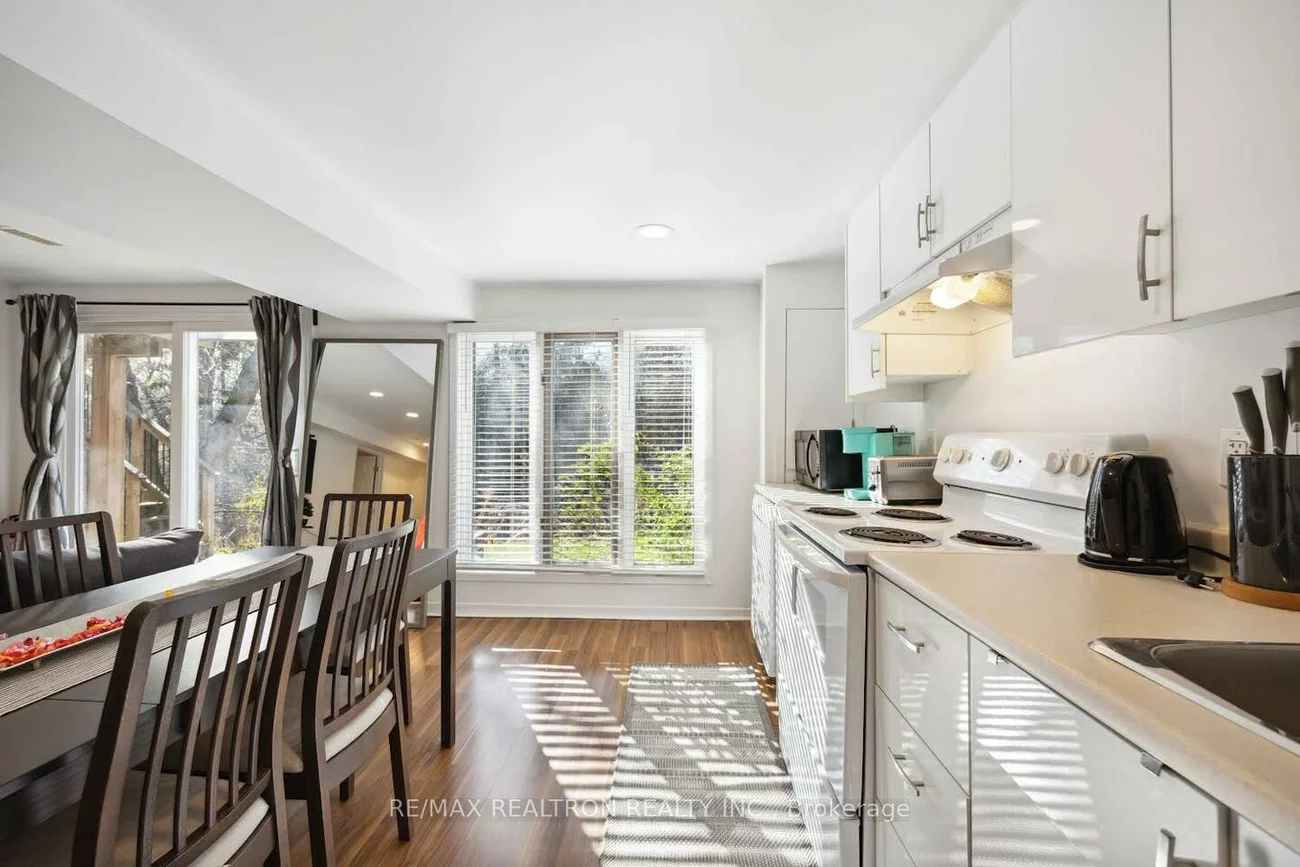 35, Hammond (Bsmt), Aurora Heights, Aurora