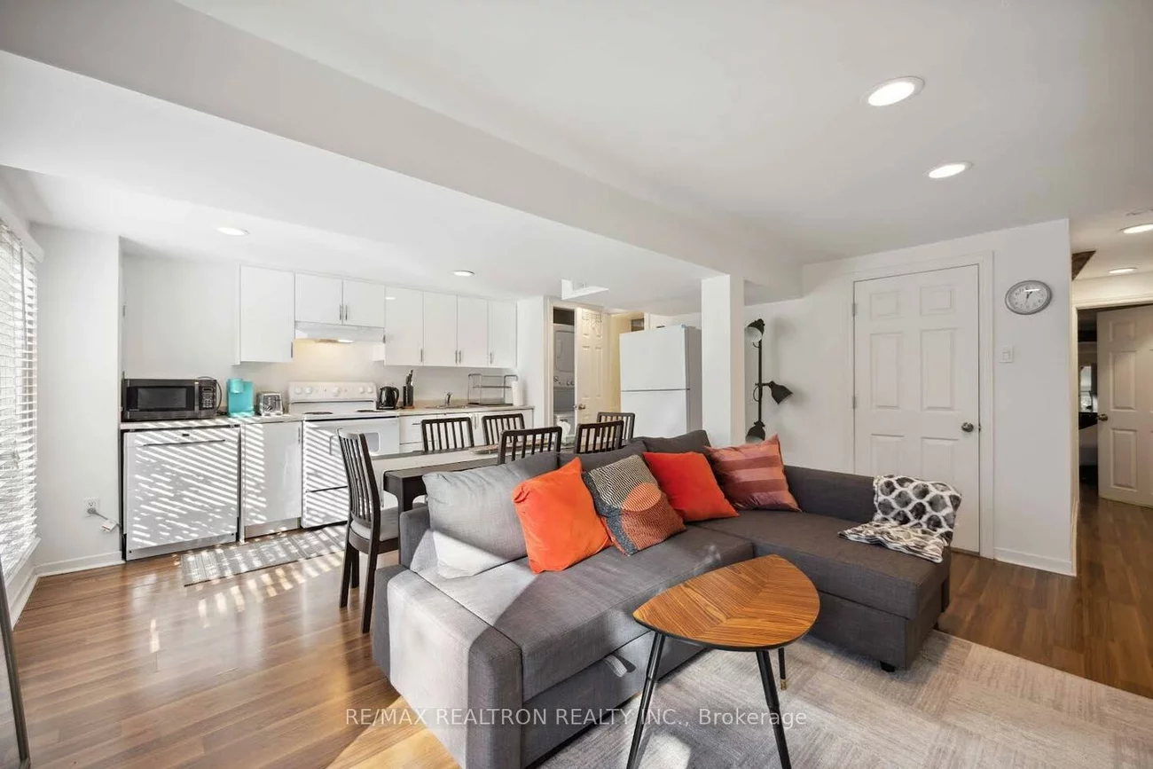 35, Hammond (Bsmt), Aurora Heights, Aurora