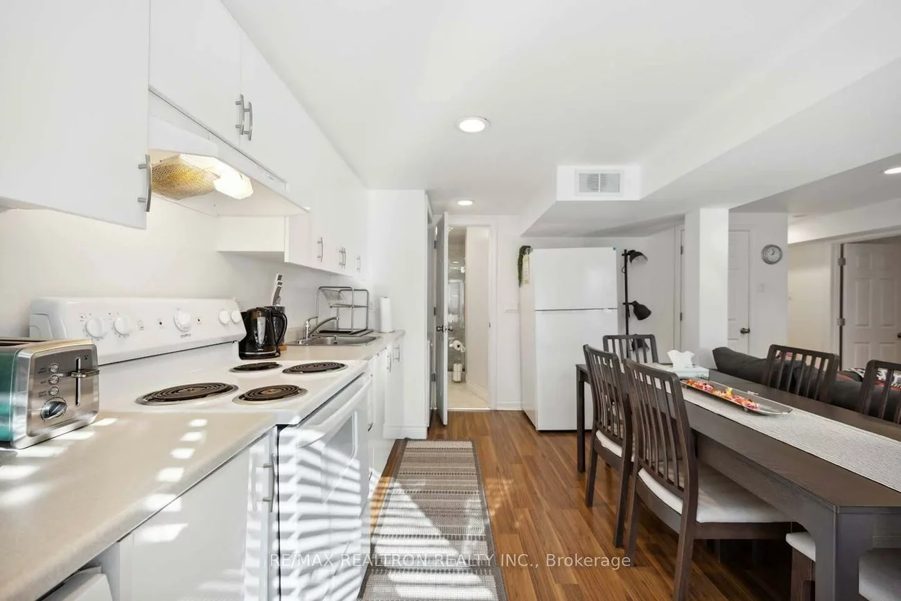 35, Hammond (Bsmt), Aurora Heights, Aurora