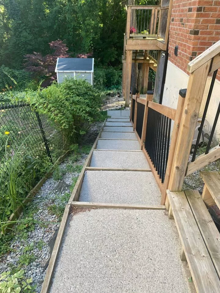 35, Hammond (Bsmt), Aurora Heights, Aurora