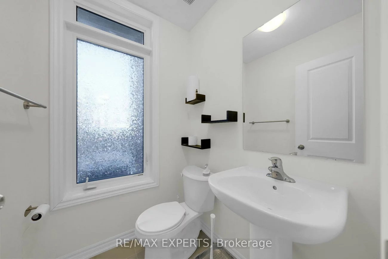 16, Griffith, Bayview Northeast, Aurora