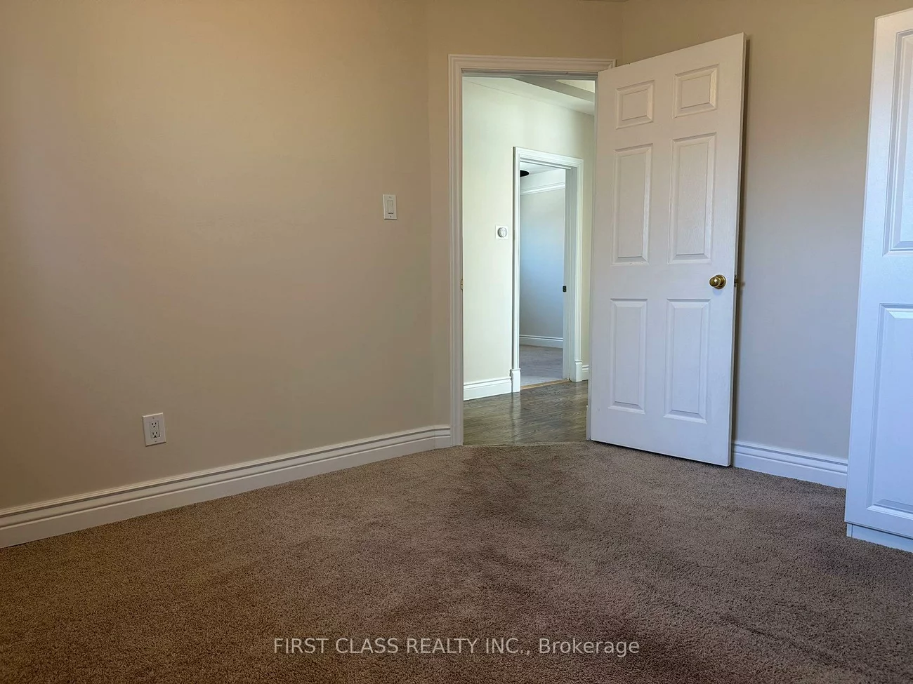 28, Collins, Aurora Heights, Aurora