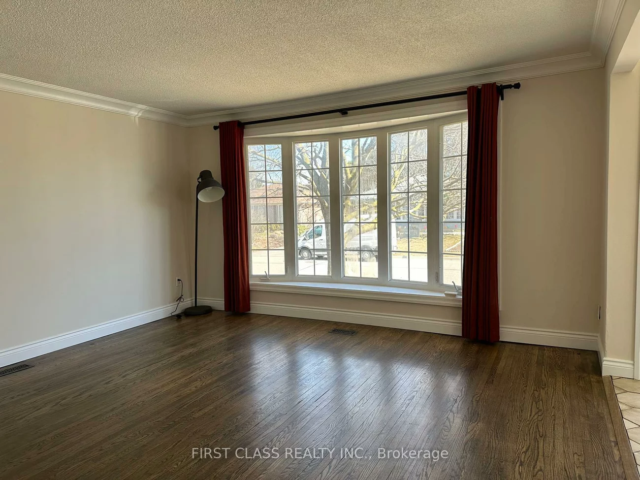 28, Collins, Aurora Heights, Aurora