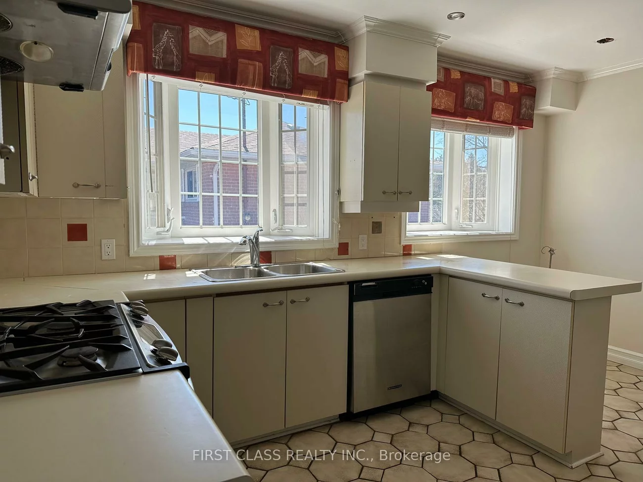 28, Collins, Aurora Heights, Aurora