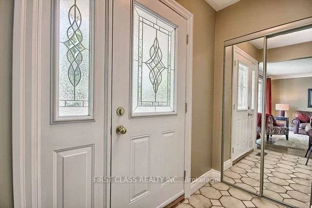 28, Collins, Aurora Heights, Aurora