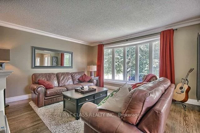 28, Collins, Aurora Heights, Aurora