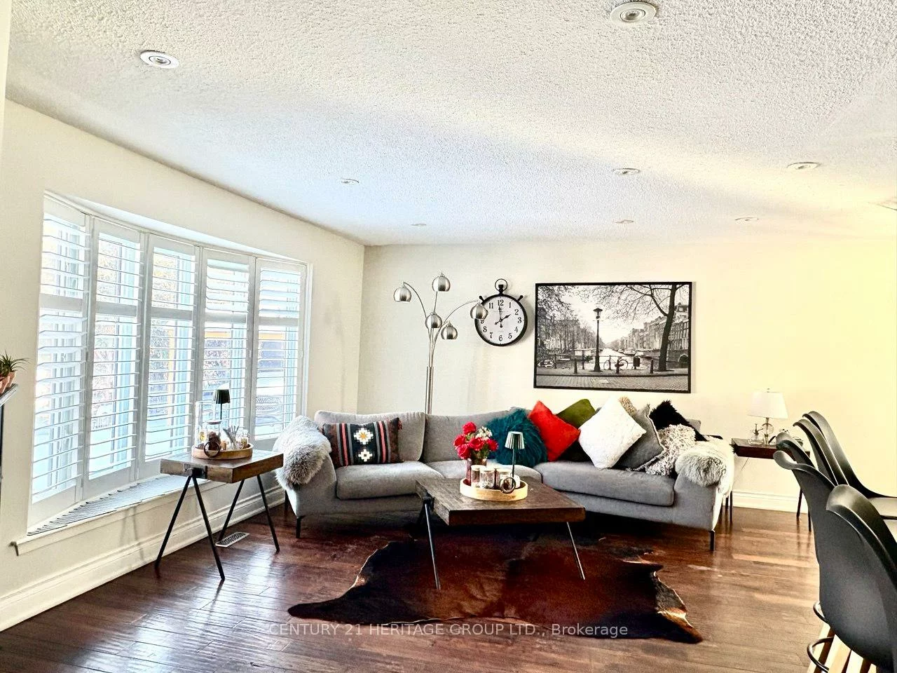 22, Cedar, Aurora Village, Aurora