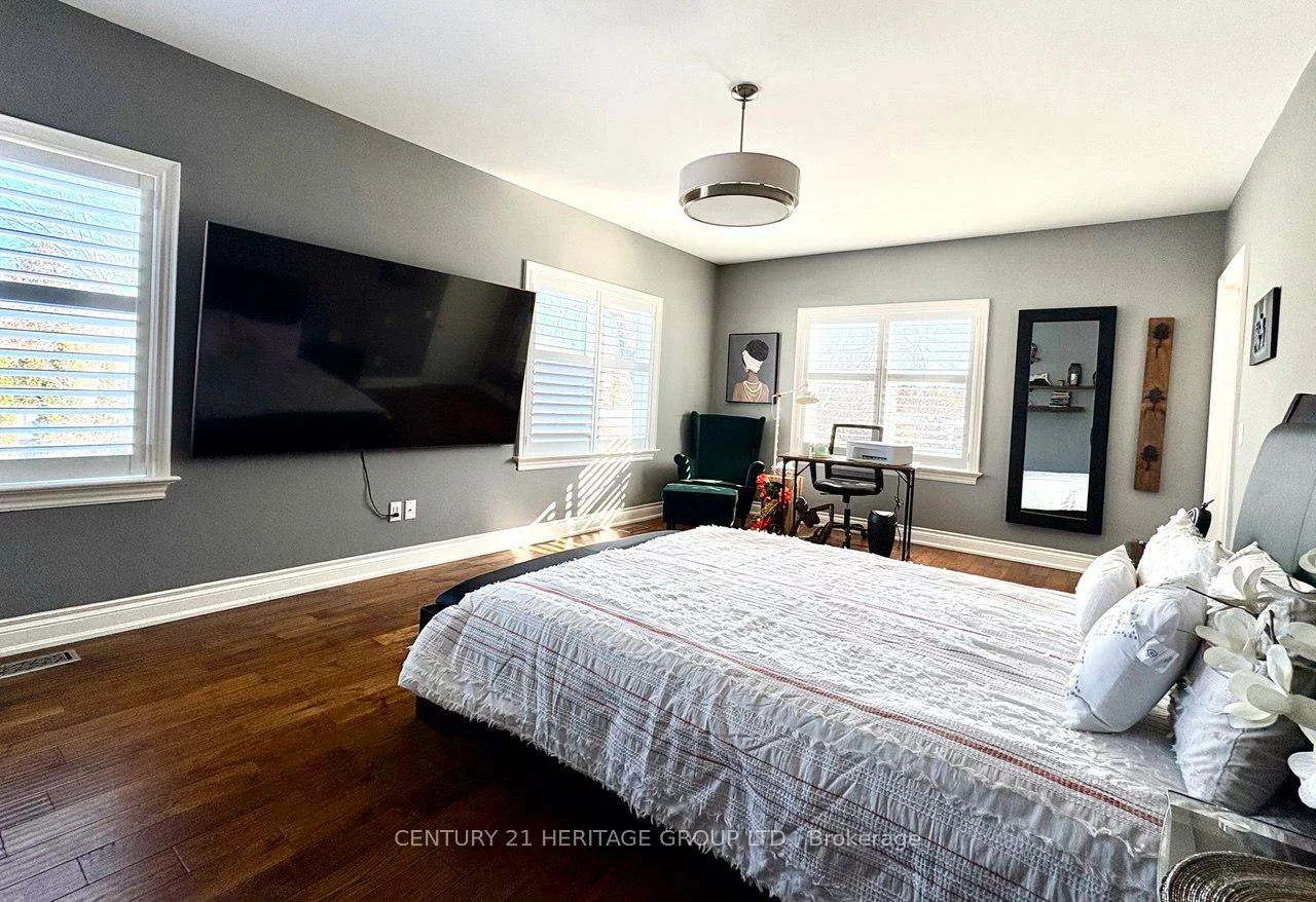 22, Cedar, Aurora Village, Aurora