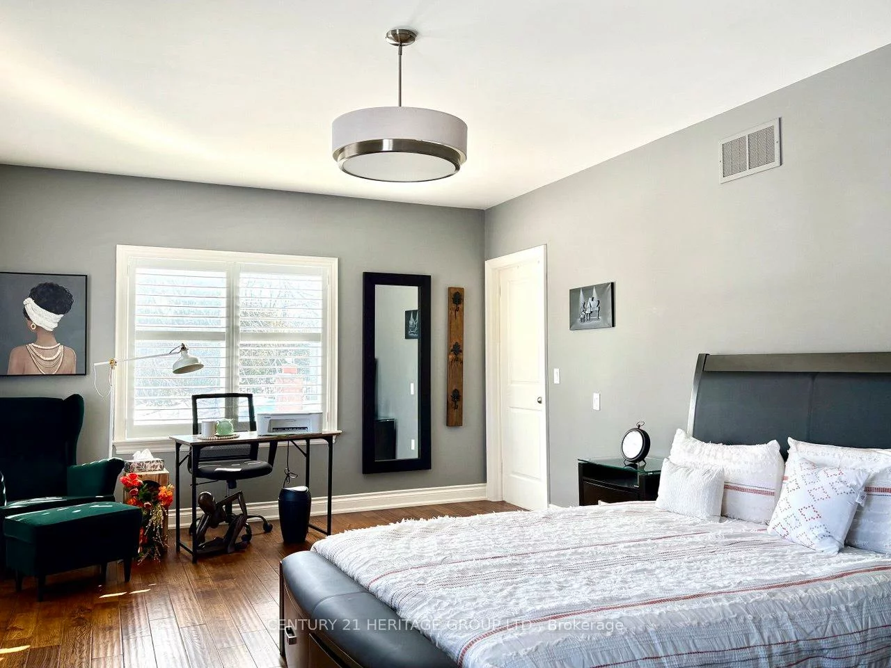 22, Cedar, Aurora Village, Aurora