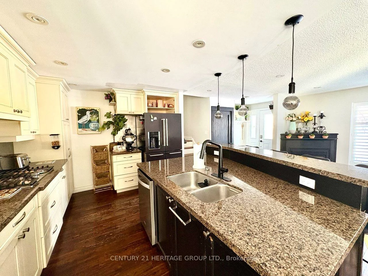 22, Cedar, Aurora Village, Aurora