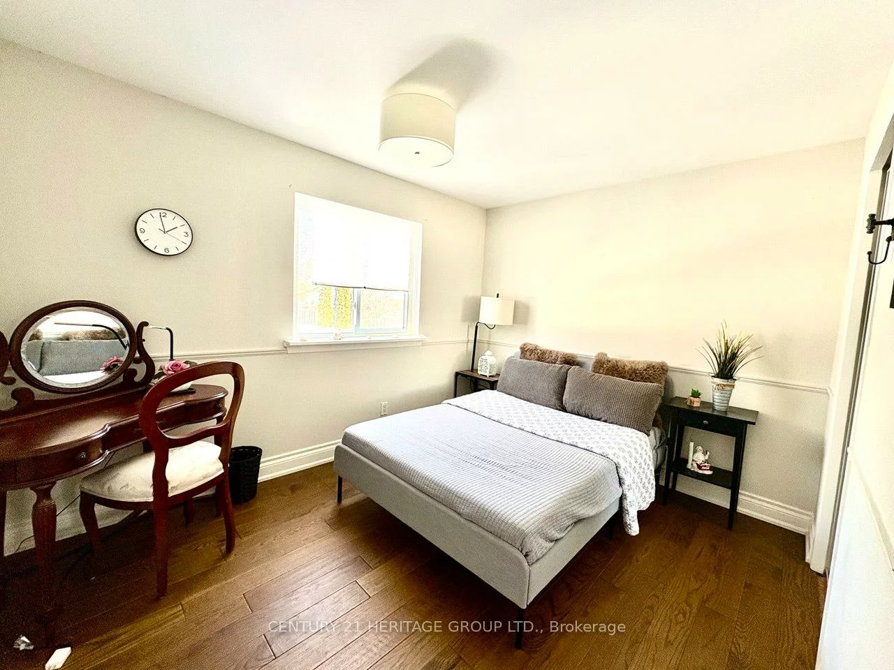 22, Cedar, Aurora Village, Aurora