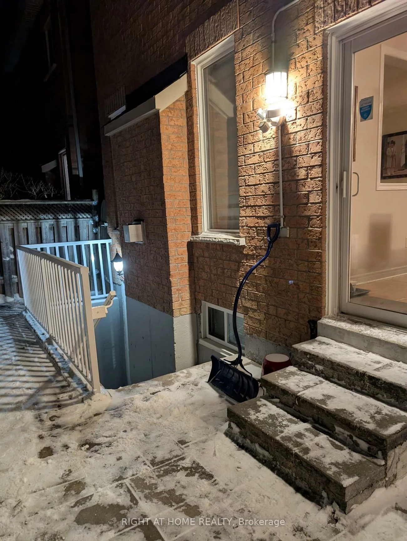 22, Chippingwood, Bayview Wellington, Aurora