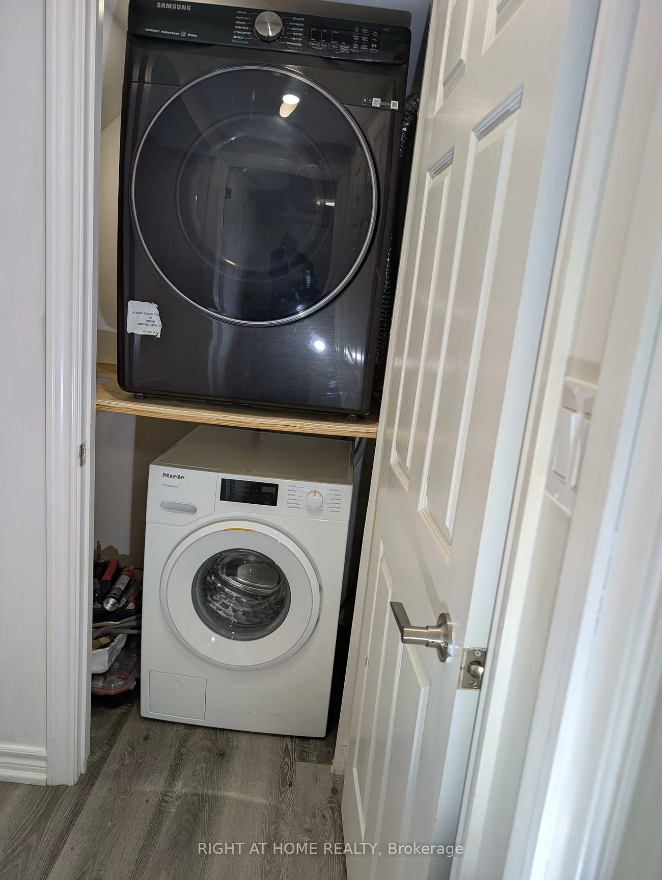 22, Chippingwood, Bayview Wellington, Aurora