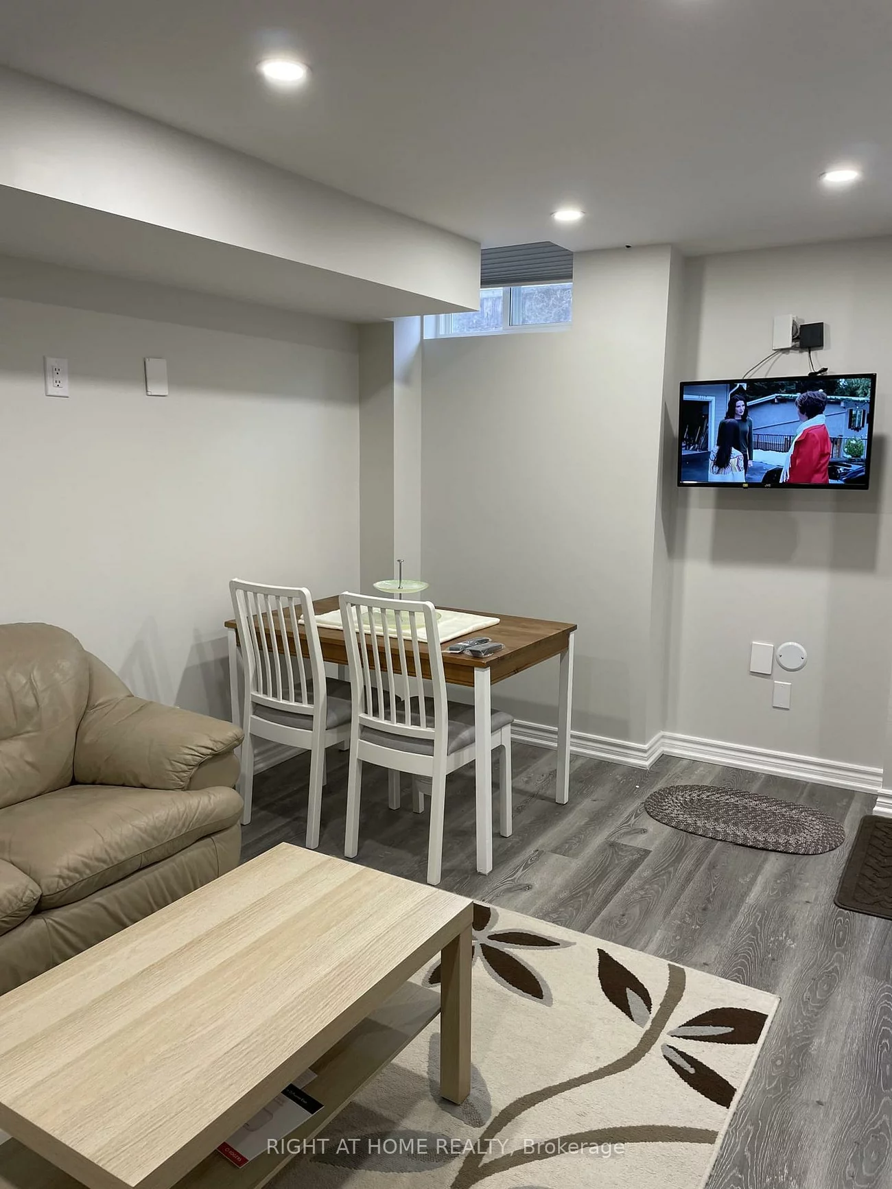 22, Chippingwood, Bayview Wellington, Aurora