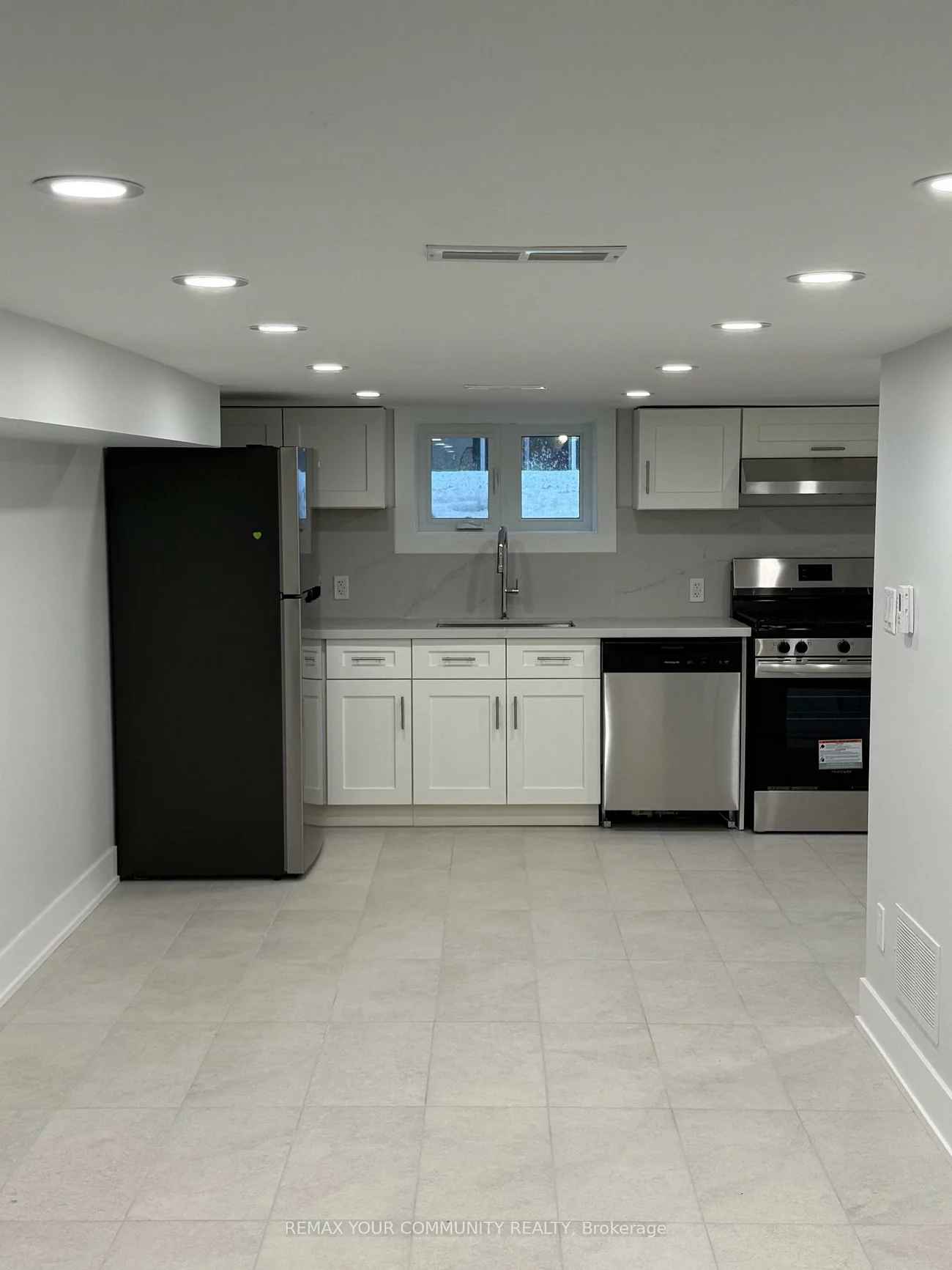 88, Spruce, Aurora Village, Aurora