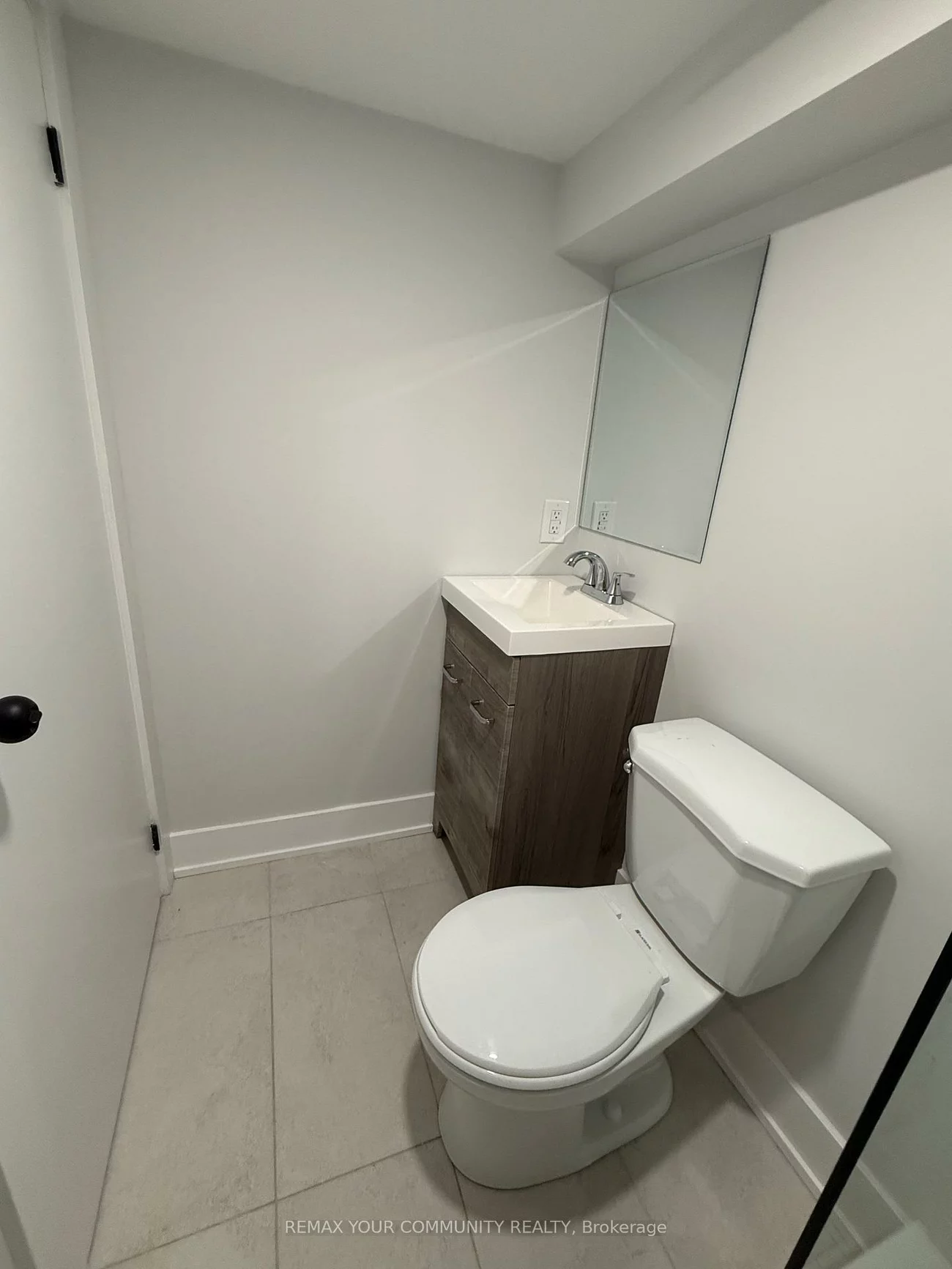 88, Spruce, Aurora Village, Aurora