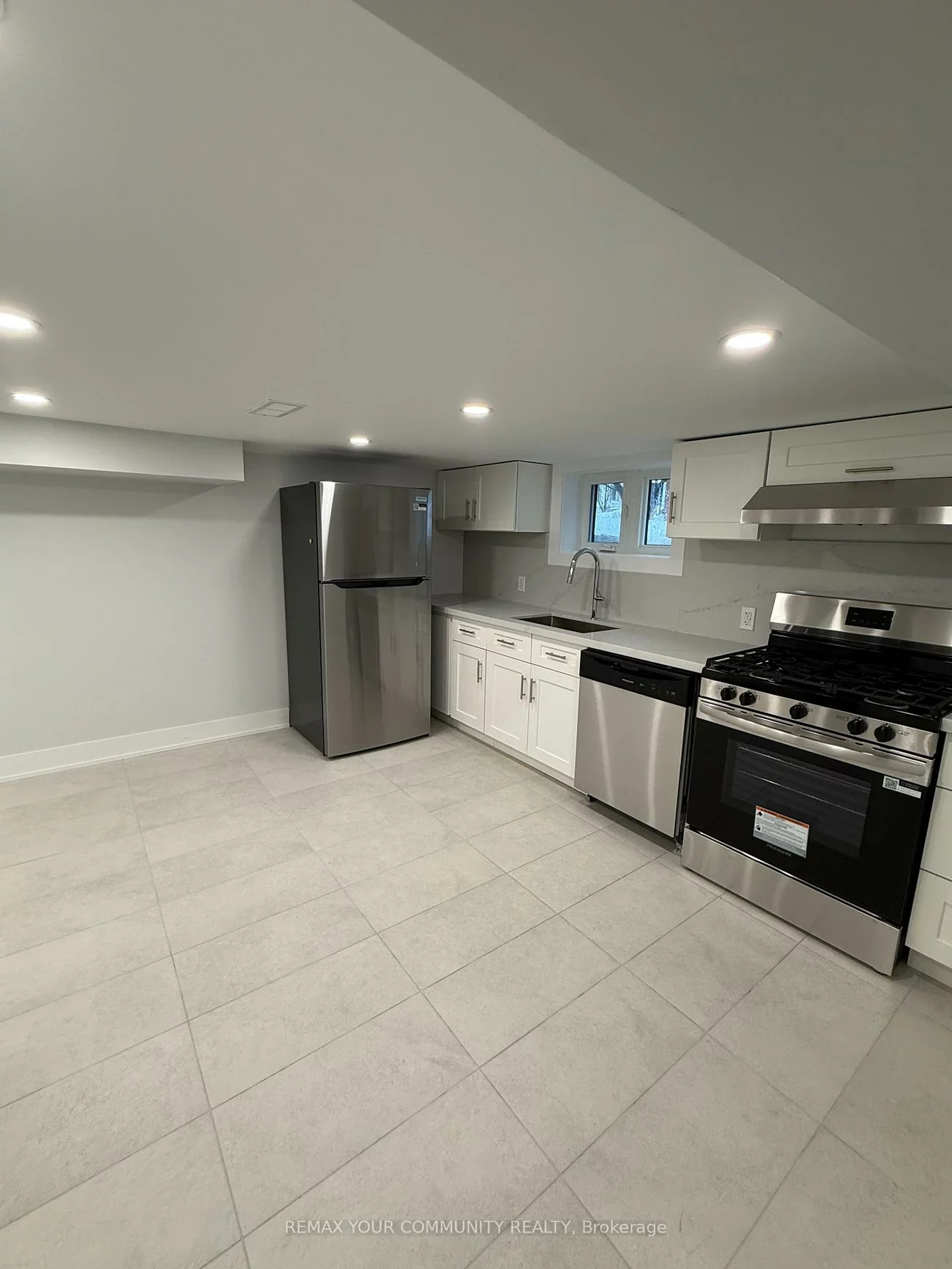 88, Spruce, Aurora Village, Aurora