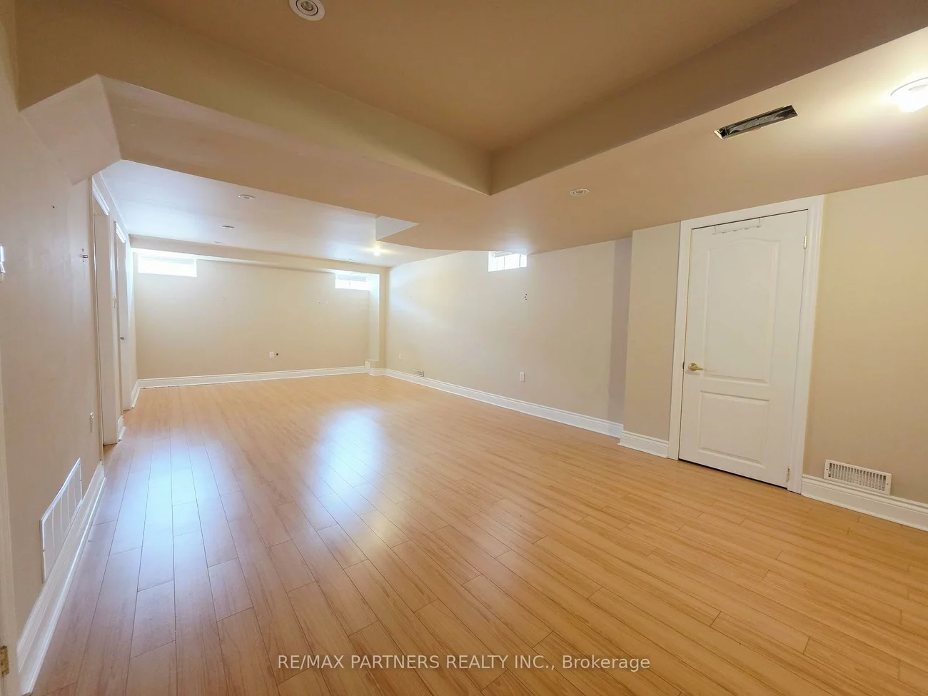 126, Collis, Bayview Northeast, Aurora