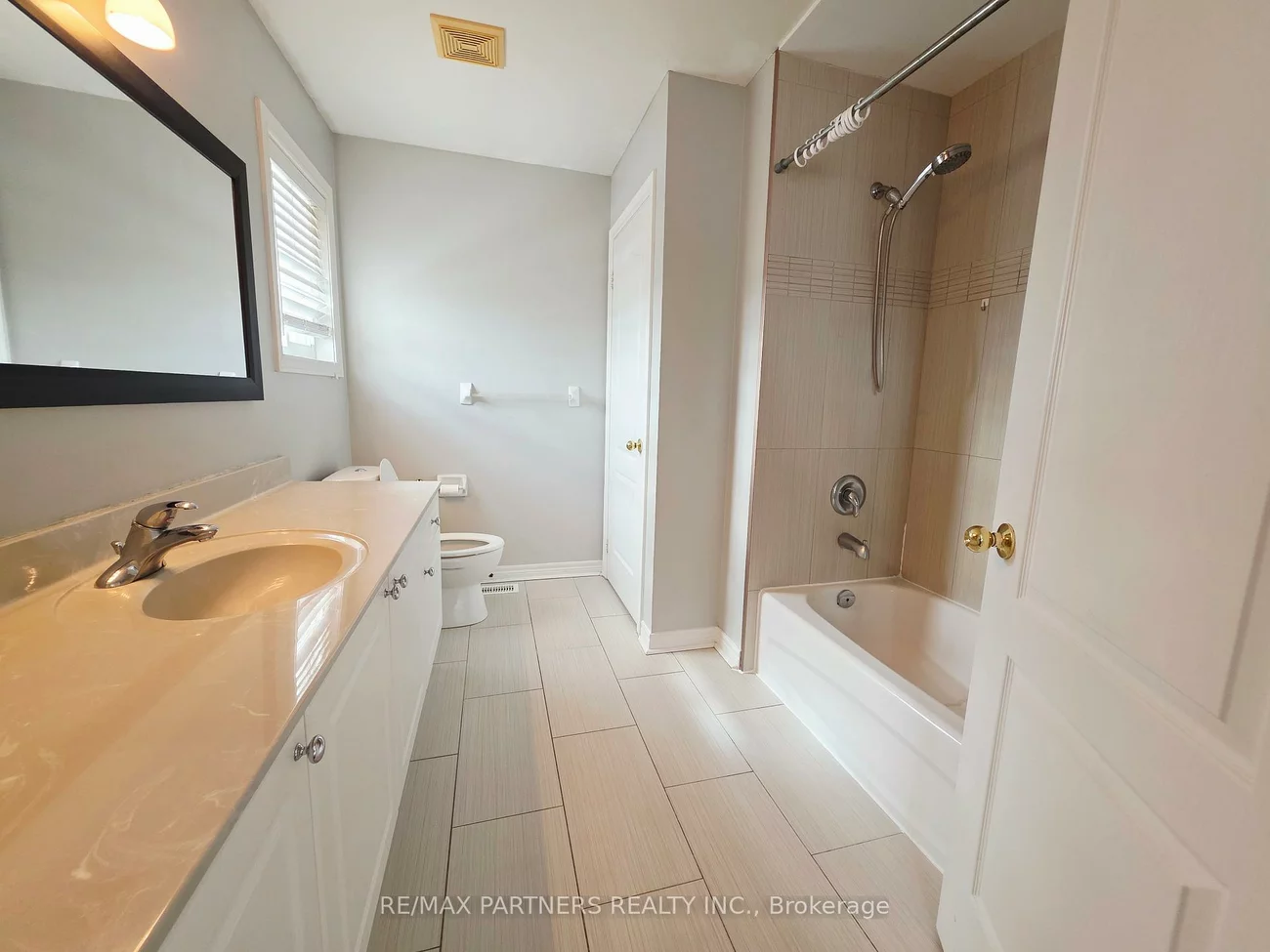 126, Collis, Bayview Northeast, Aurora