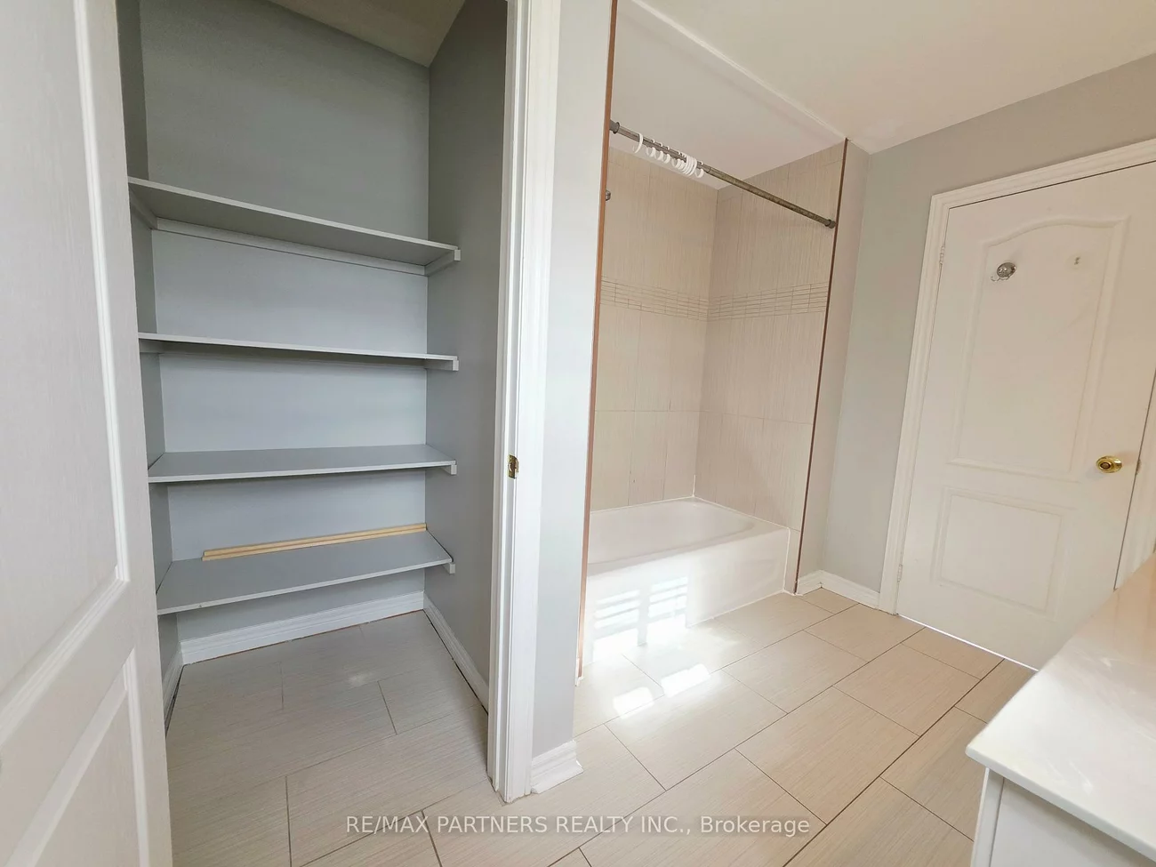 126, Collis, Bayview Northeast, Aurora