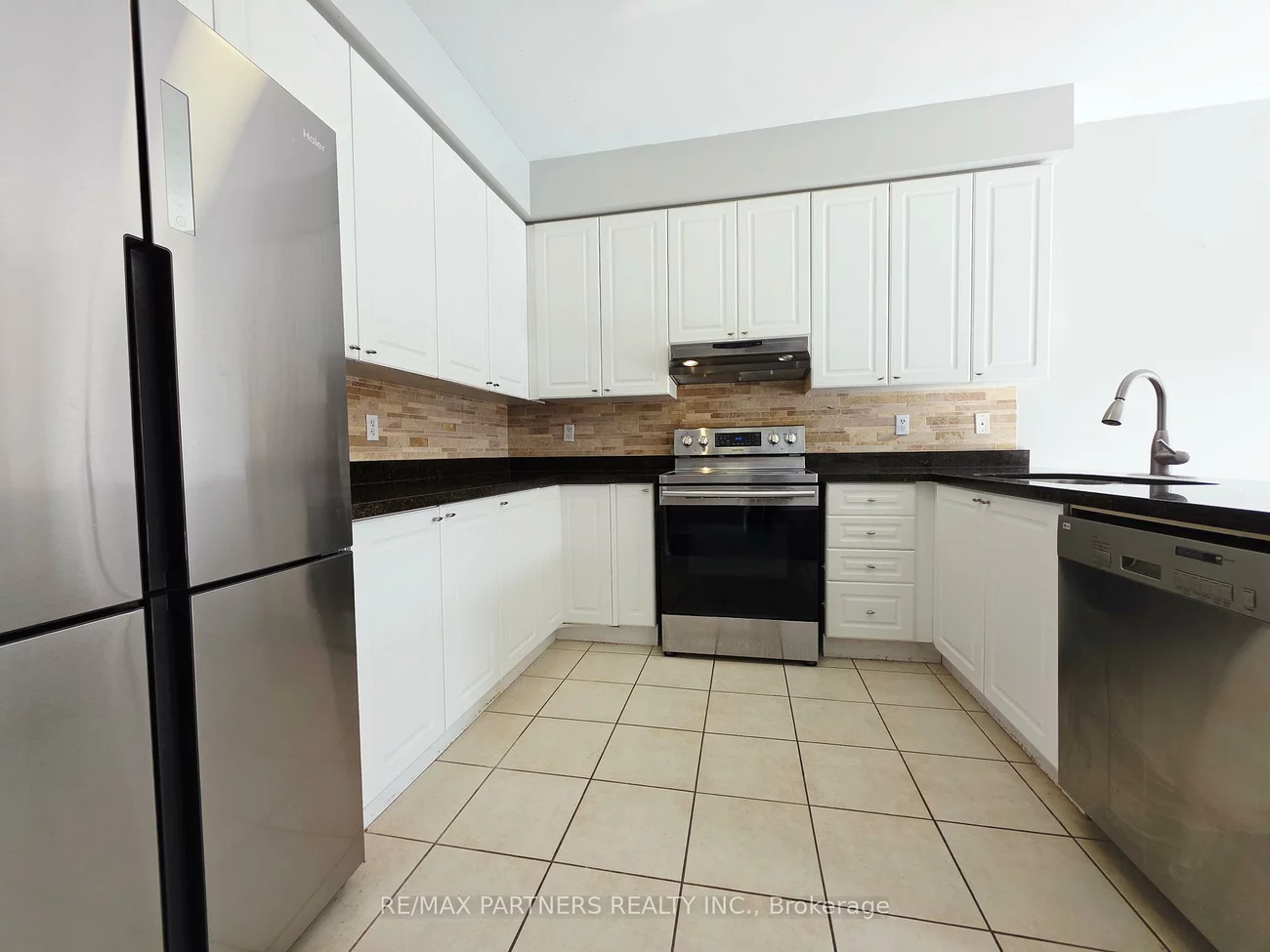 126, Collis, Bayview Northeast, Aurora