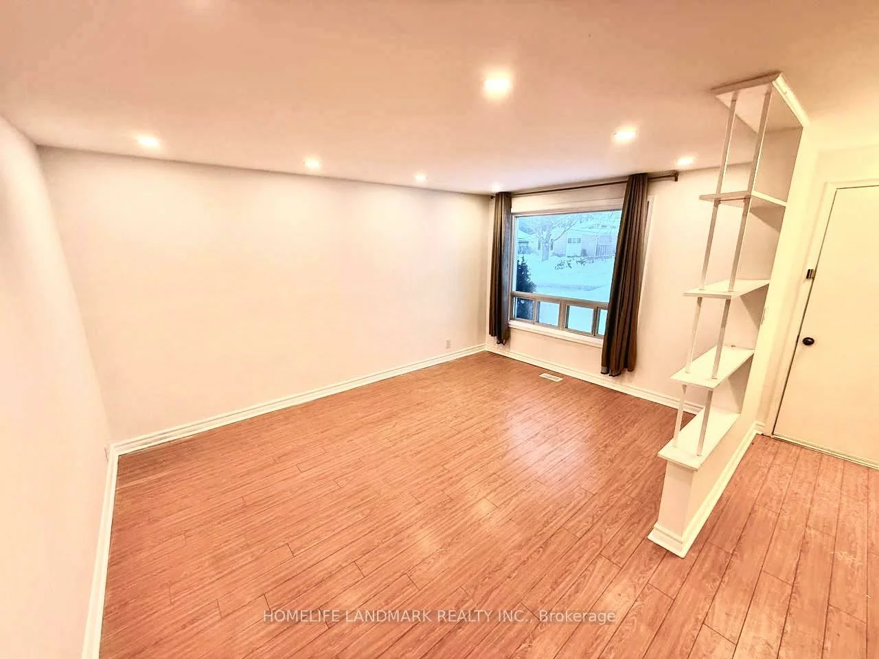 22, Knowles, Aurora Highlands, Aurora