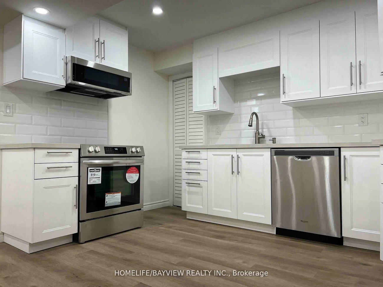 136, Pinnacle, Bayview Wellington, Aurora