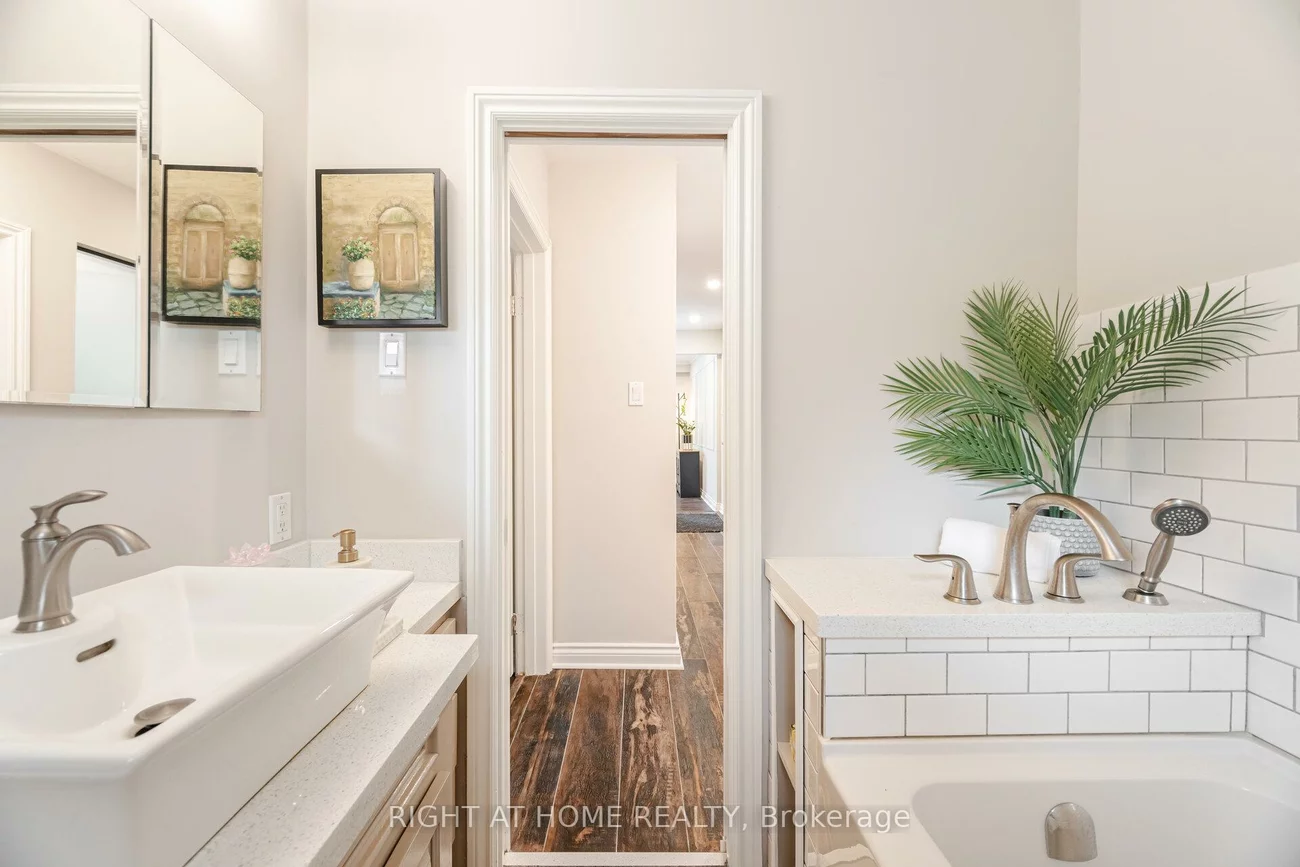 15, Kemano, Aurora Heights, Aurora