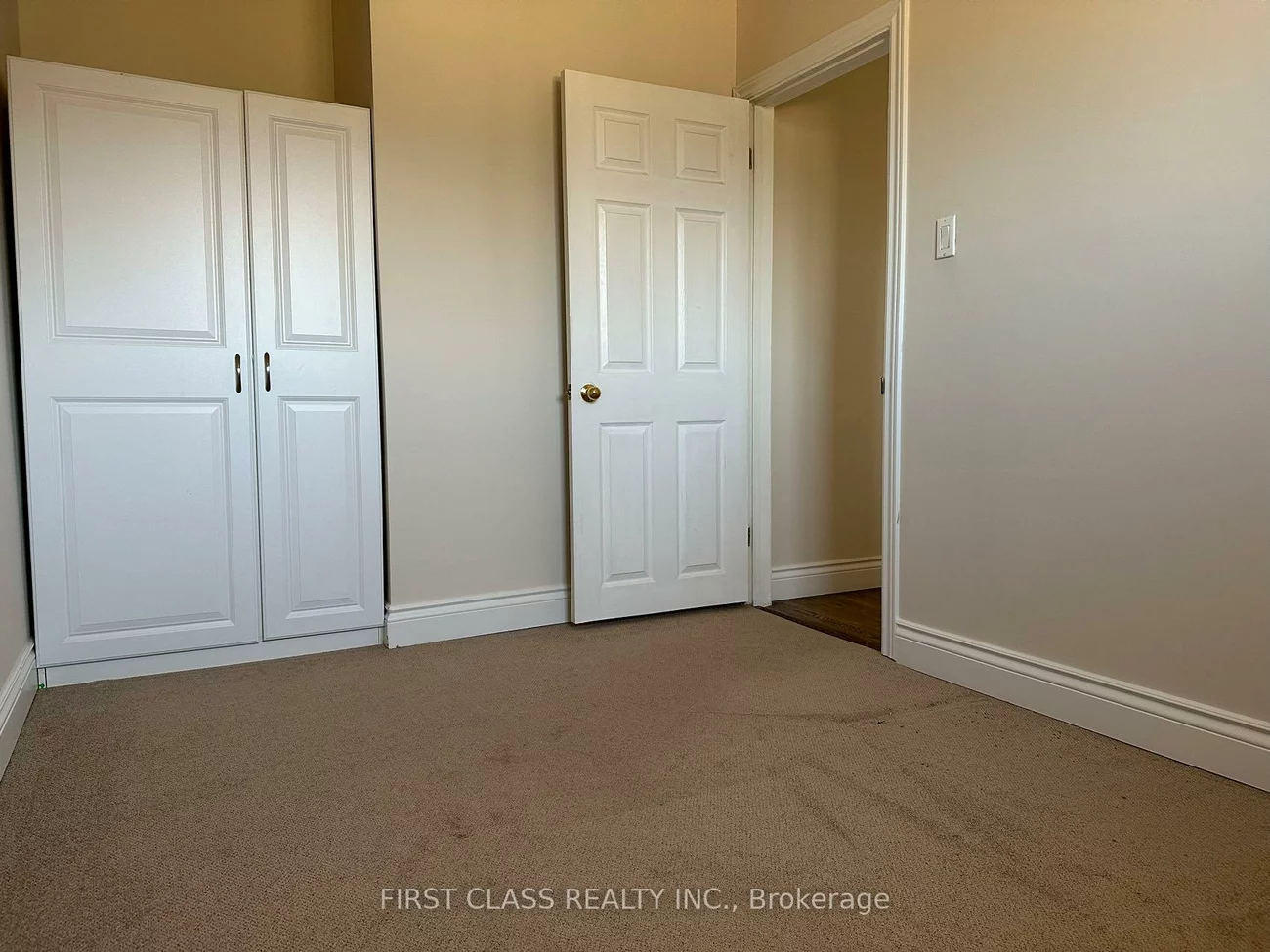 28, Collins, Aurora Heights, Aurora