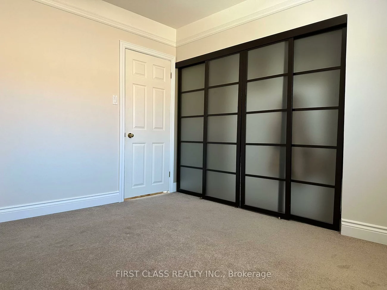 28, Collins, Aurora Heights, Aurora