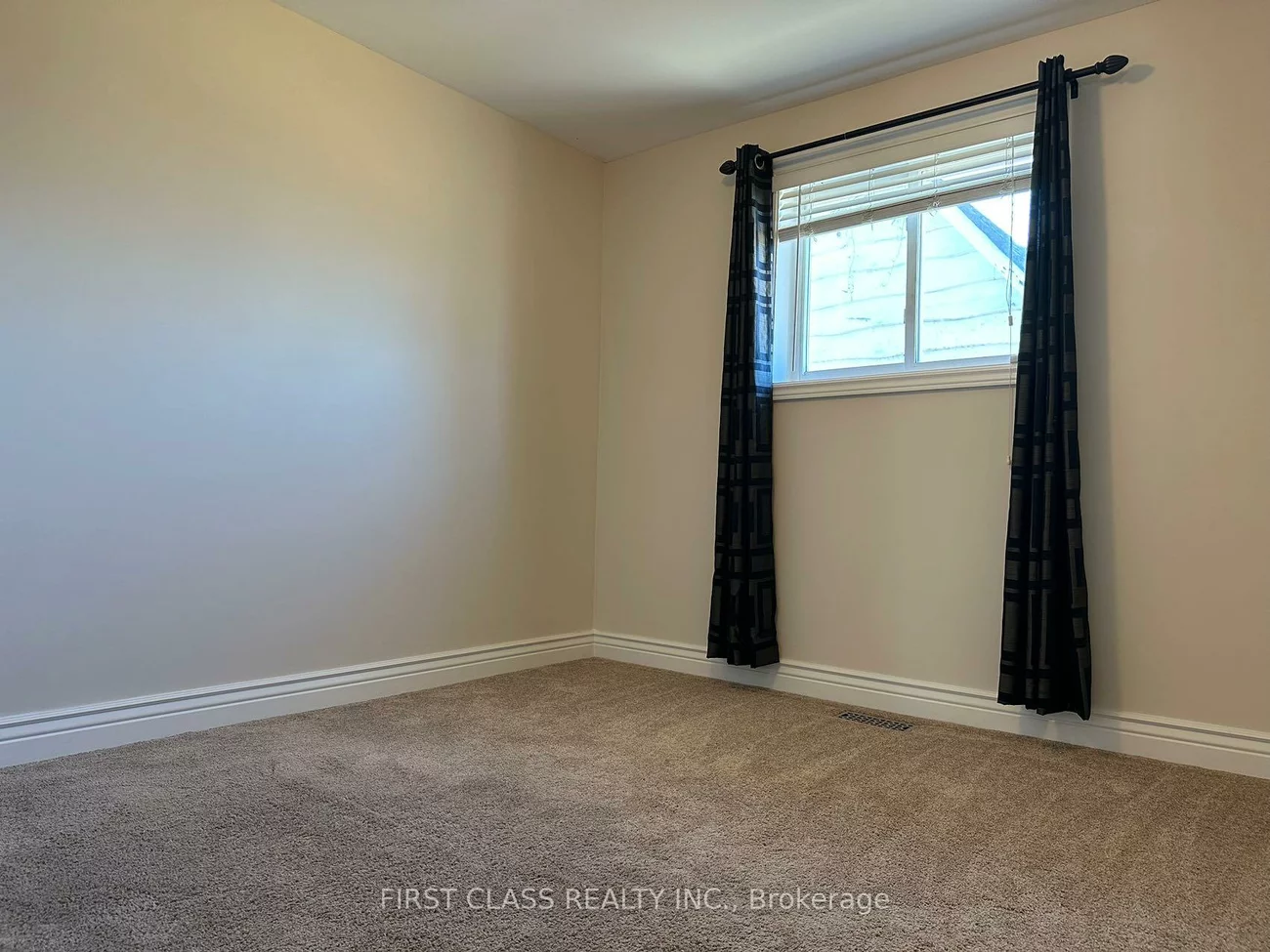 28, Collins, Aurora Heights, Aurora