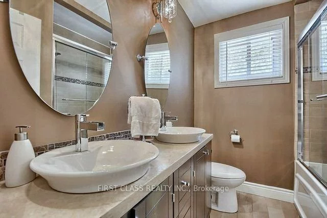 28, Collins, Aurora Heights, Aurora