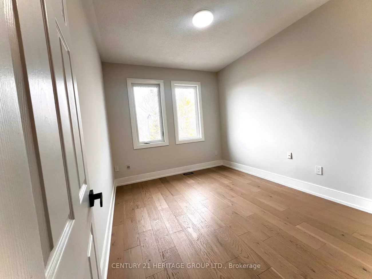 100, Woodroof, Bayview Wellington, Aurora