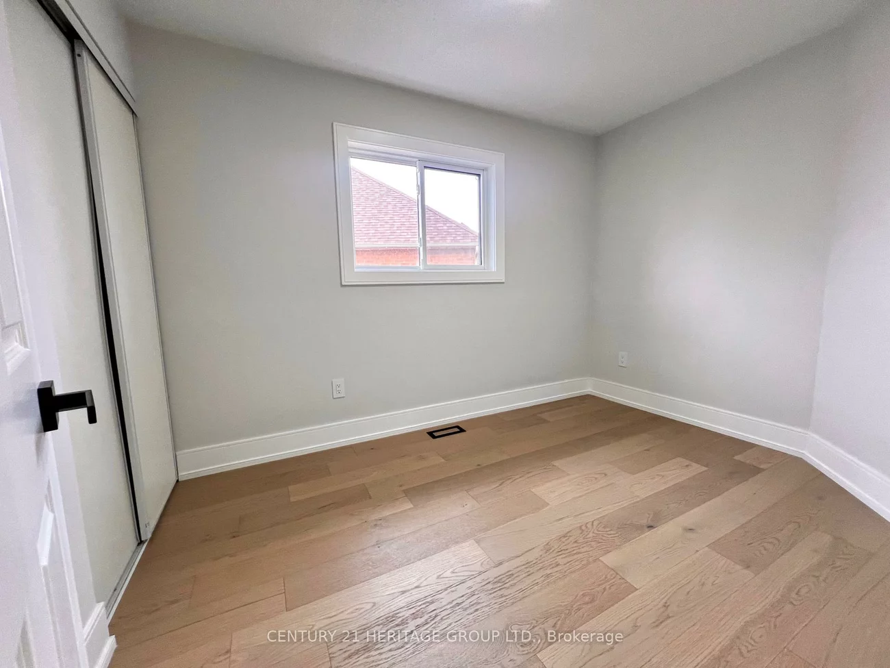 100, Woodroof, Bayview Wellington, Aurora